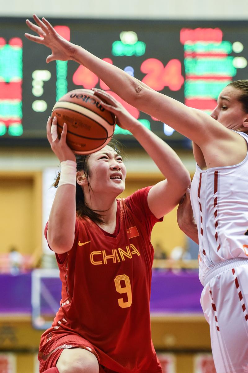 中国女篮对比利时女篮比赛回放
